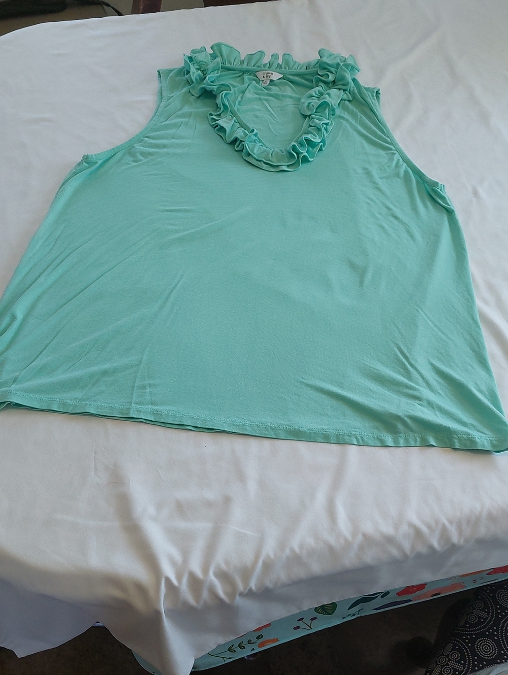Crown & Ivy Sleeveless Ruffle V-Neck Top in Mint Green.XL